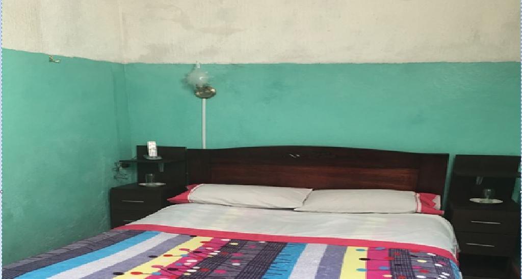 Hostal La Chorrera Quito Esterno foto