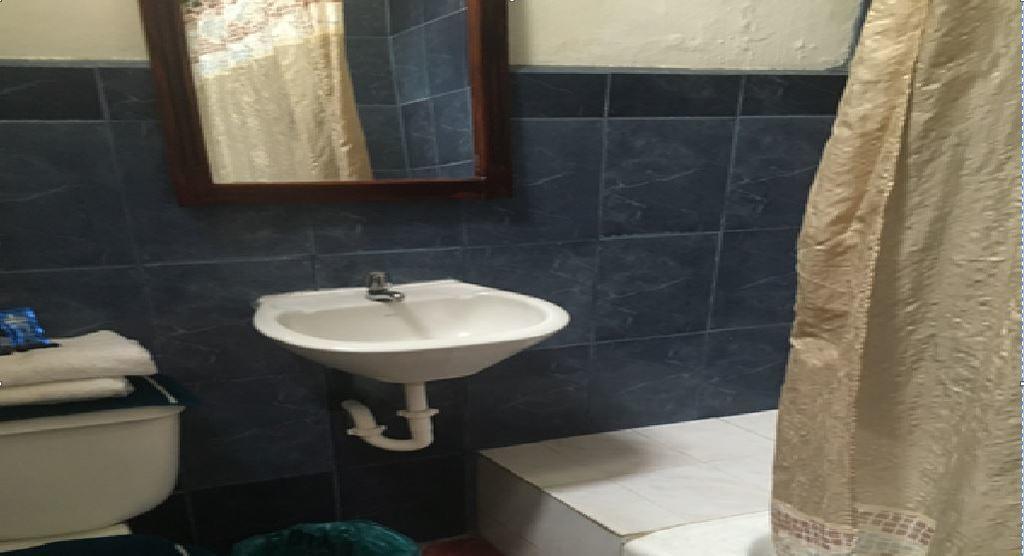 Hostal La Chorrera Quito Esterno foto