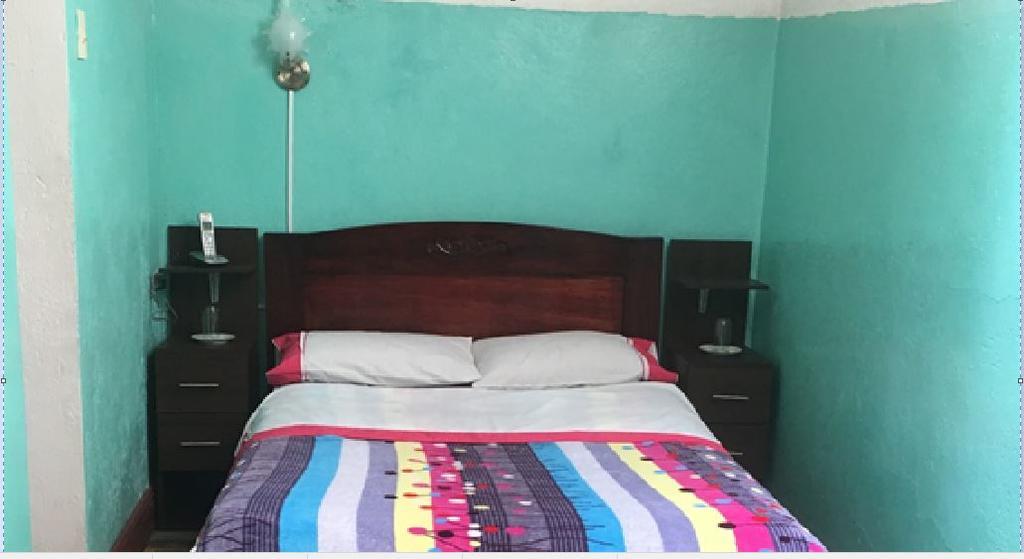 Hostal La Chorrera Quito Esterno foto