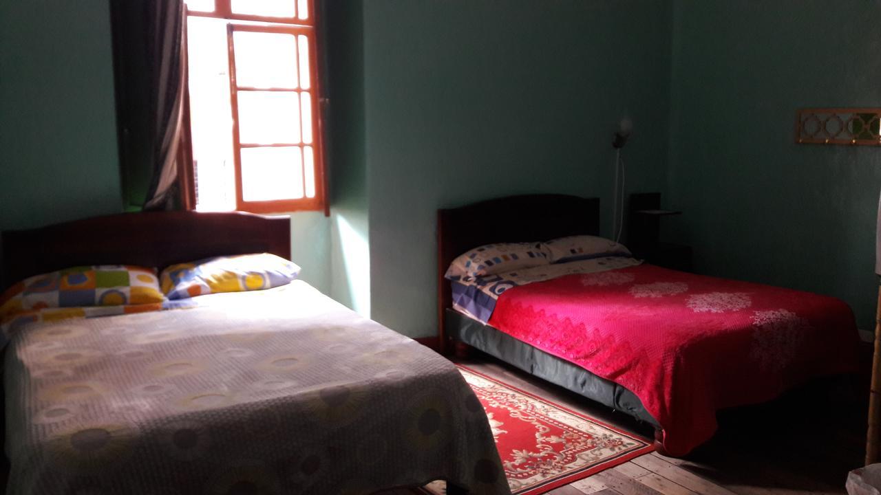 Hostal La Chorrera Quito Esterno foto