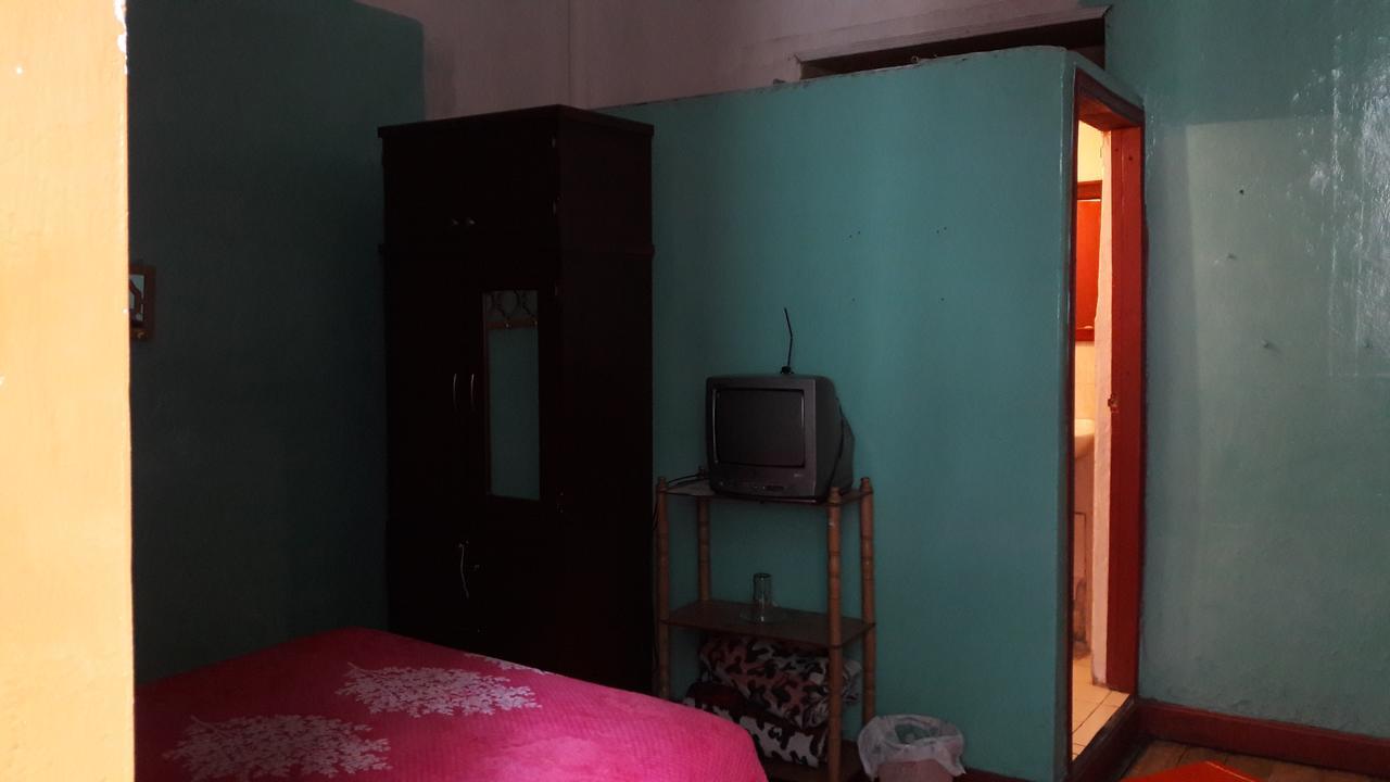 Hostal La Chorrera Quito Esterno foto